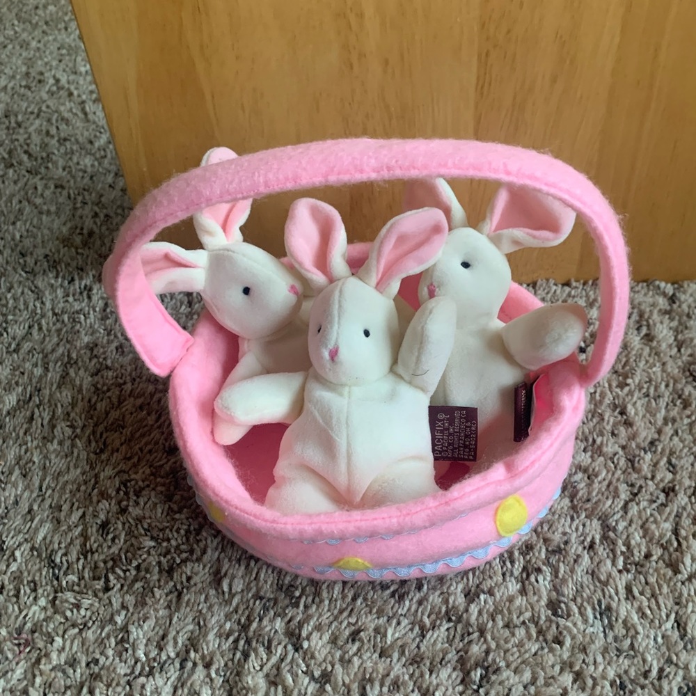Pacifix basket of 3 plush bunnies